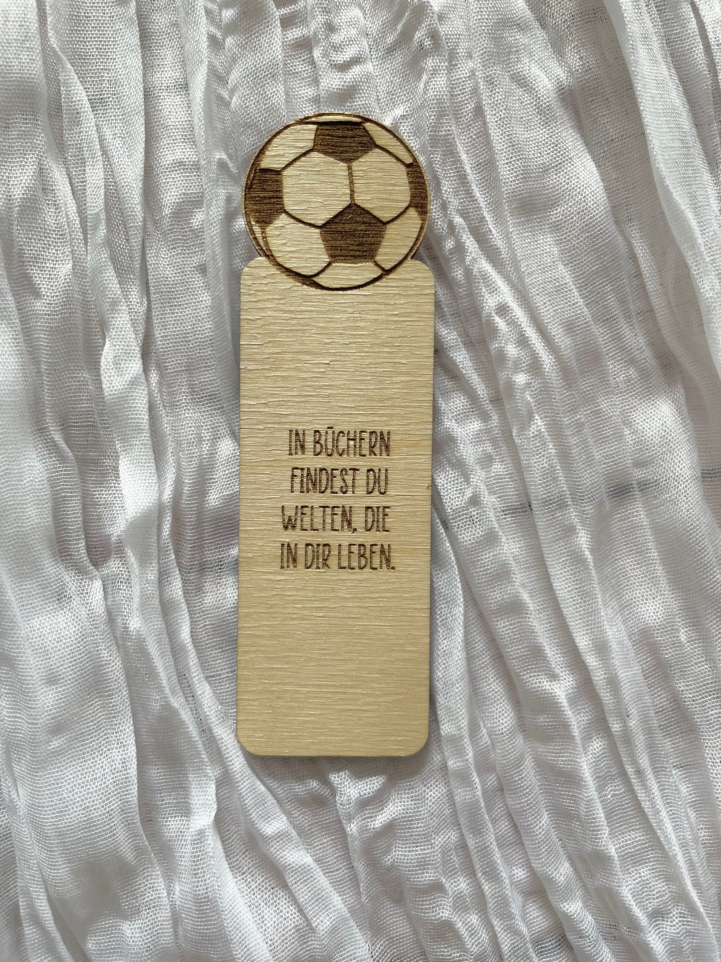 Holzlesezeichen zur Einschulung mit verschiedenen Motiven